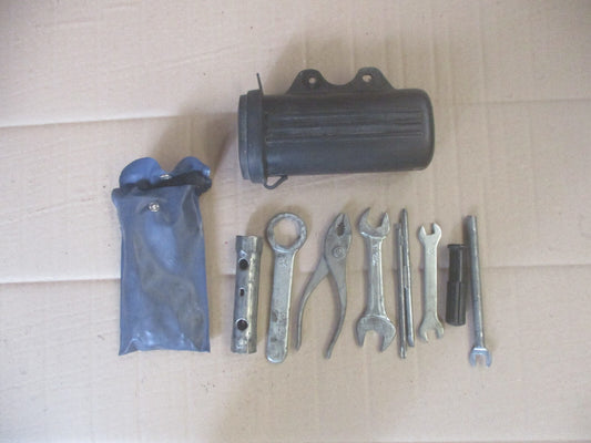 Outils + pochette pour Suzuki 650 DR RS SE - SP44A