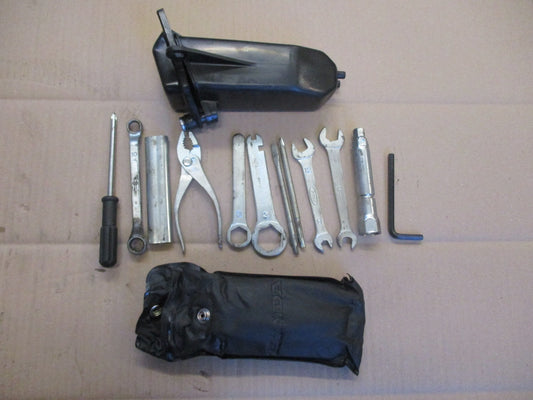 Boite à outils + pochette + outils pour Honda 650 NX Dominator - RD02 - RD08A
