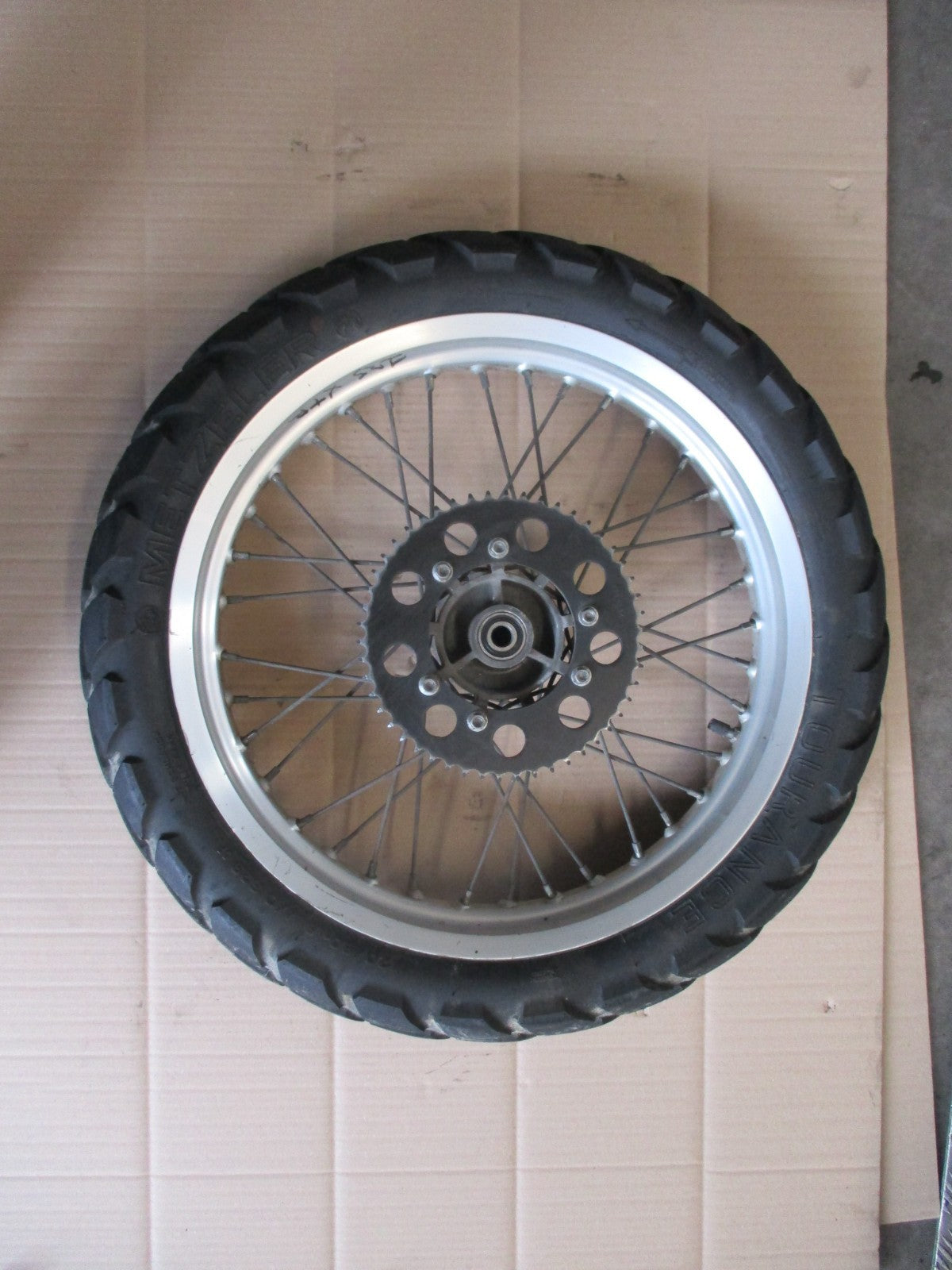 Roue arrière avec pneu ayant peu roulé pour Yamaha 125 XTR - 18 pouces