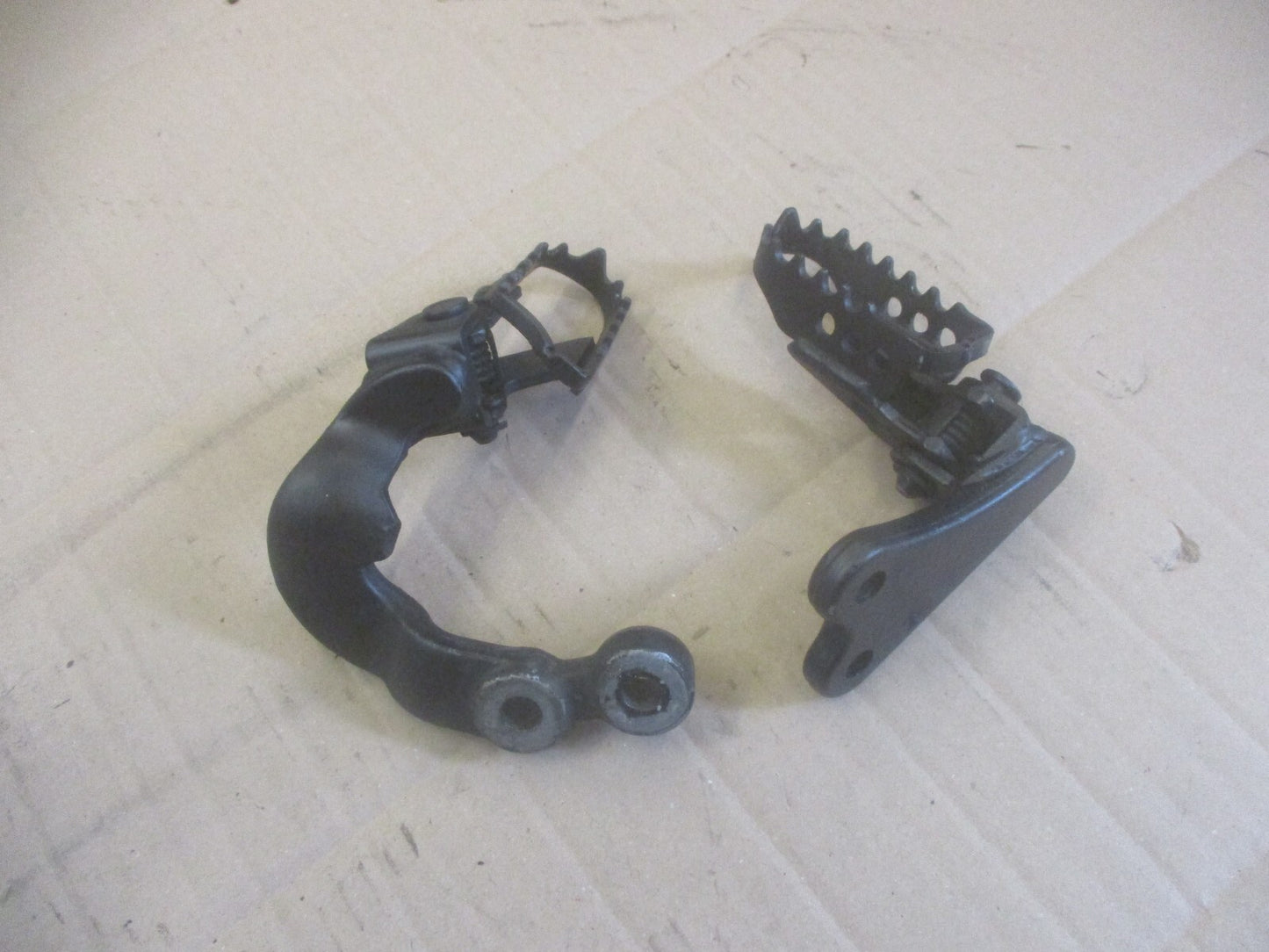 Cales pieds avant pour Yamaha 600 TTR - DJ01 - 1999