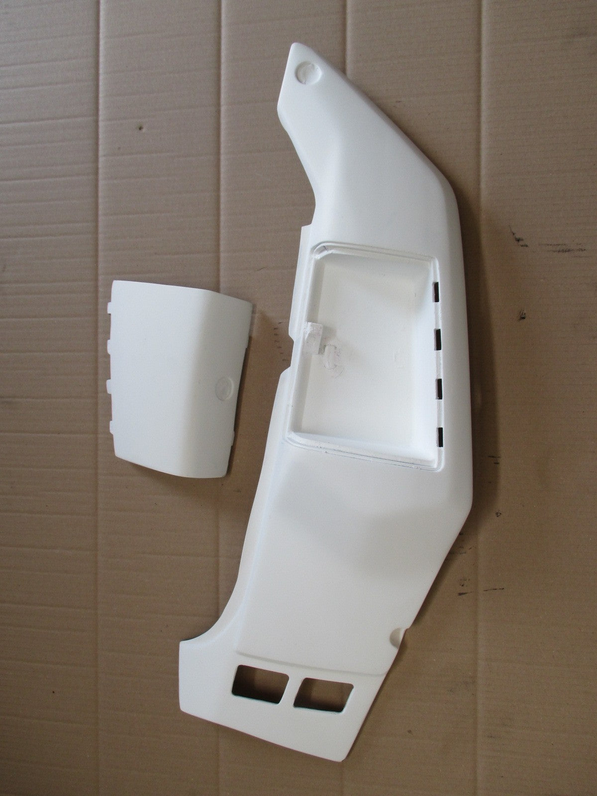 Cache latéral gauche + trappe NEUFS pour Honda 750 XRV Africa Twin - RD04