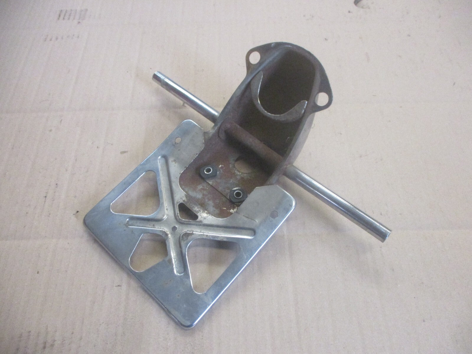 Support de feu arrière + plaque immatriculation pour Honda 125 CM - JC05