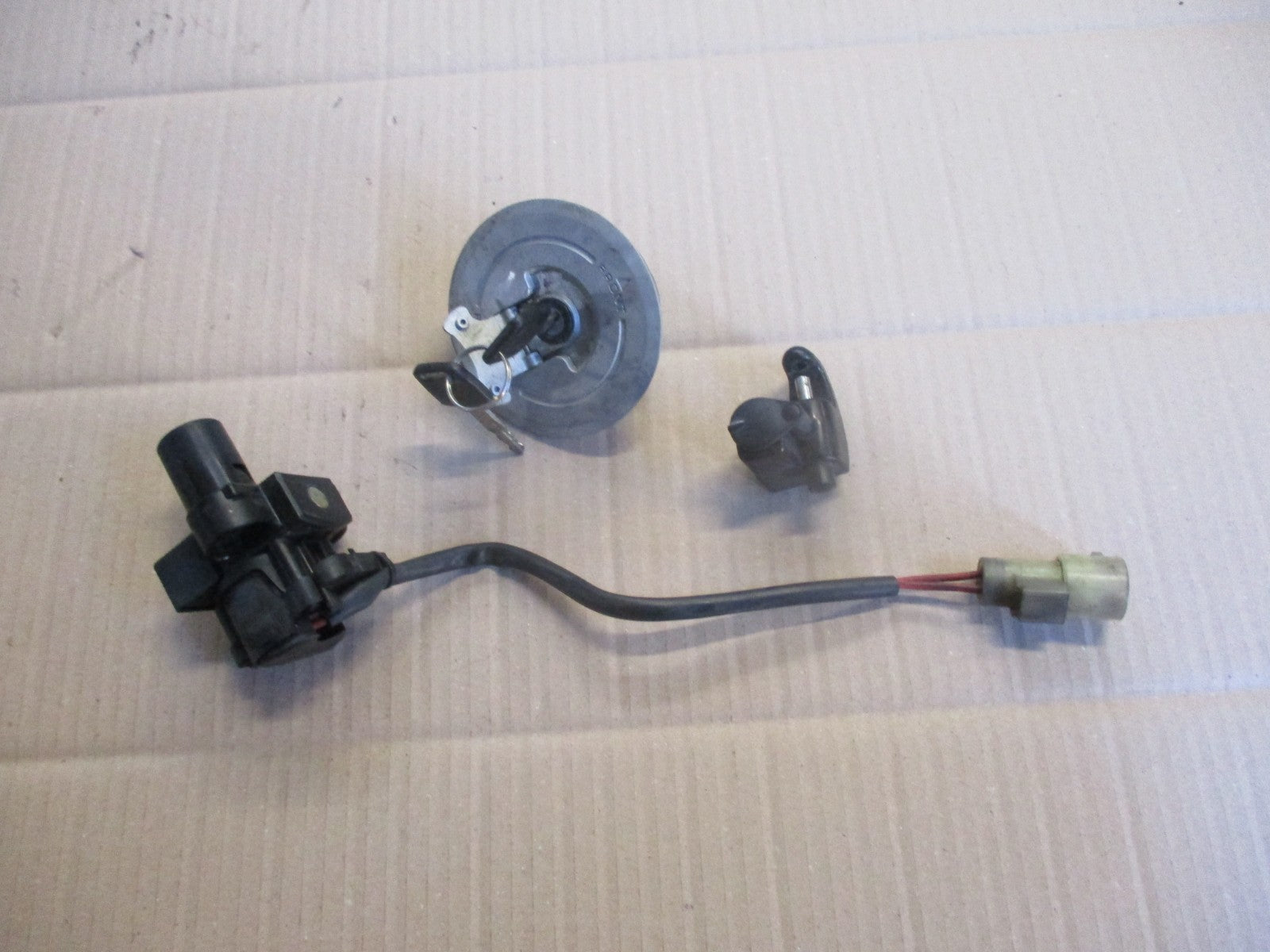 Nieman + bouchon à clé + serrure de casque pour Honda 650 NX Dominator - RD08A