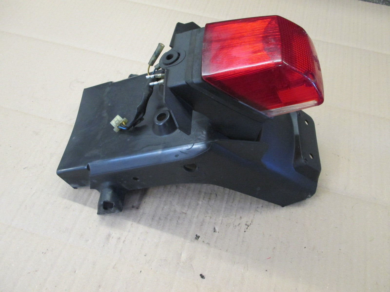 Bavette + feu arrière pour Yamaha 600 XTE - 4PT - DJ02