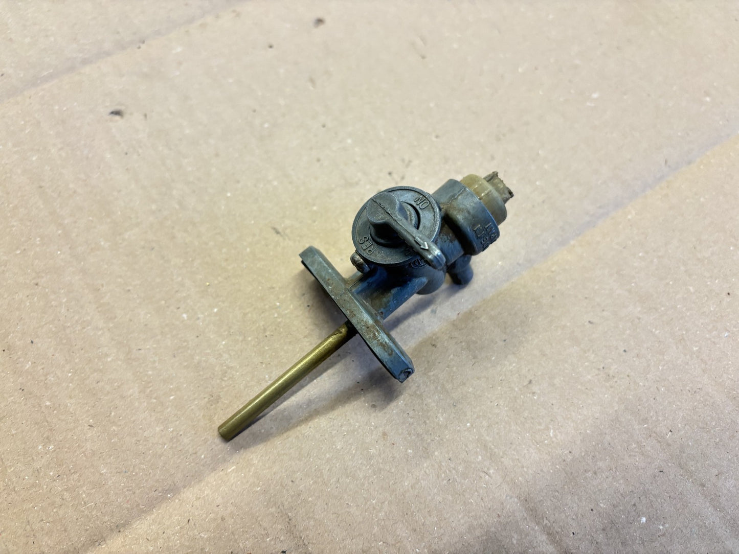 Robinet d'essence pour Kawasaki 125 KE - K1 - KS