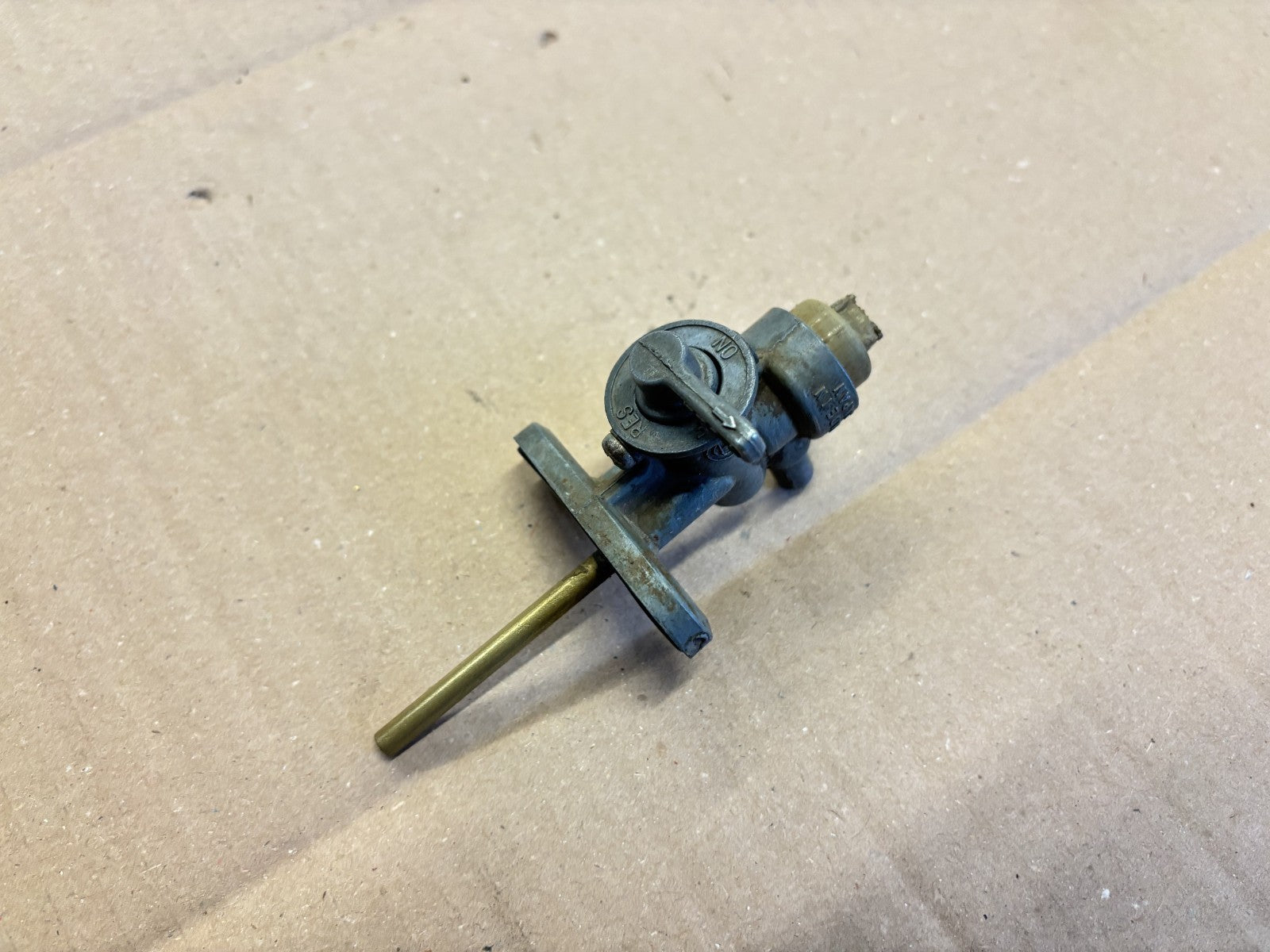 Robinet d'essence pour Kawasaki 125 KE - K1 - KS