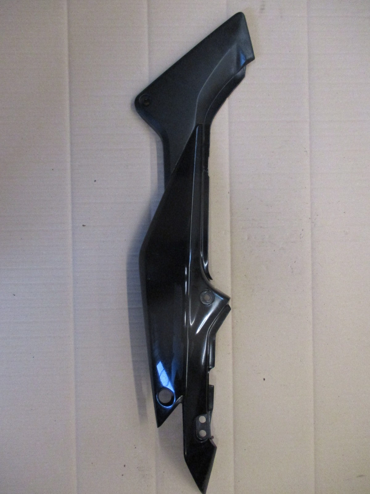 Cache latéral gauche pour Honda 125 CBR - JC34