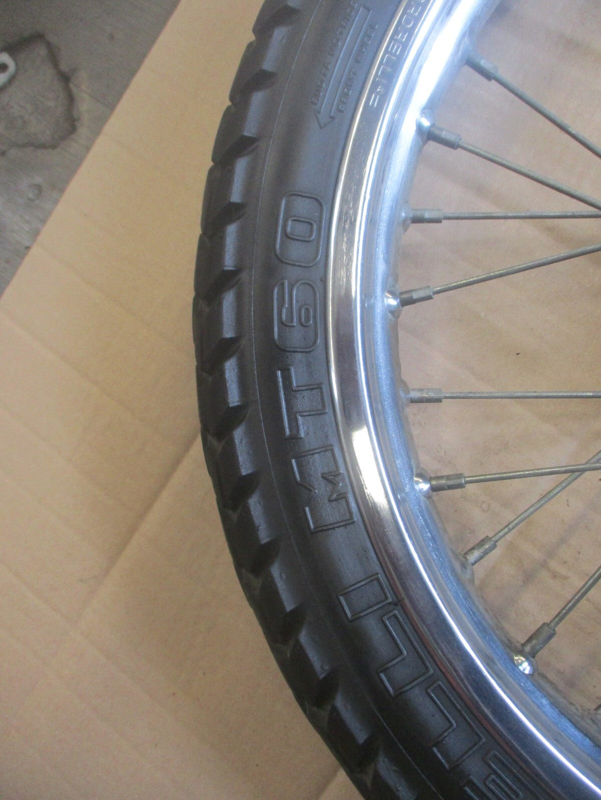 Roue avant avec pneu bon état pour Honda 125 CLR - City Fly - JD18A