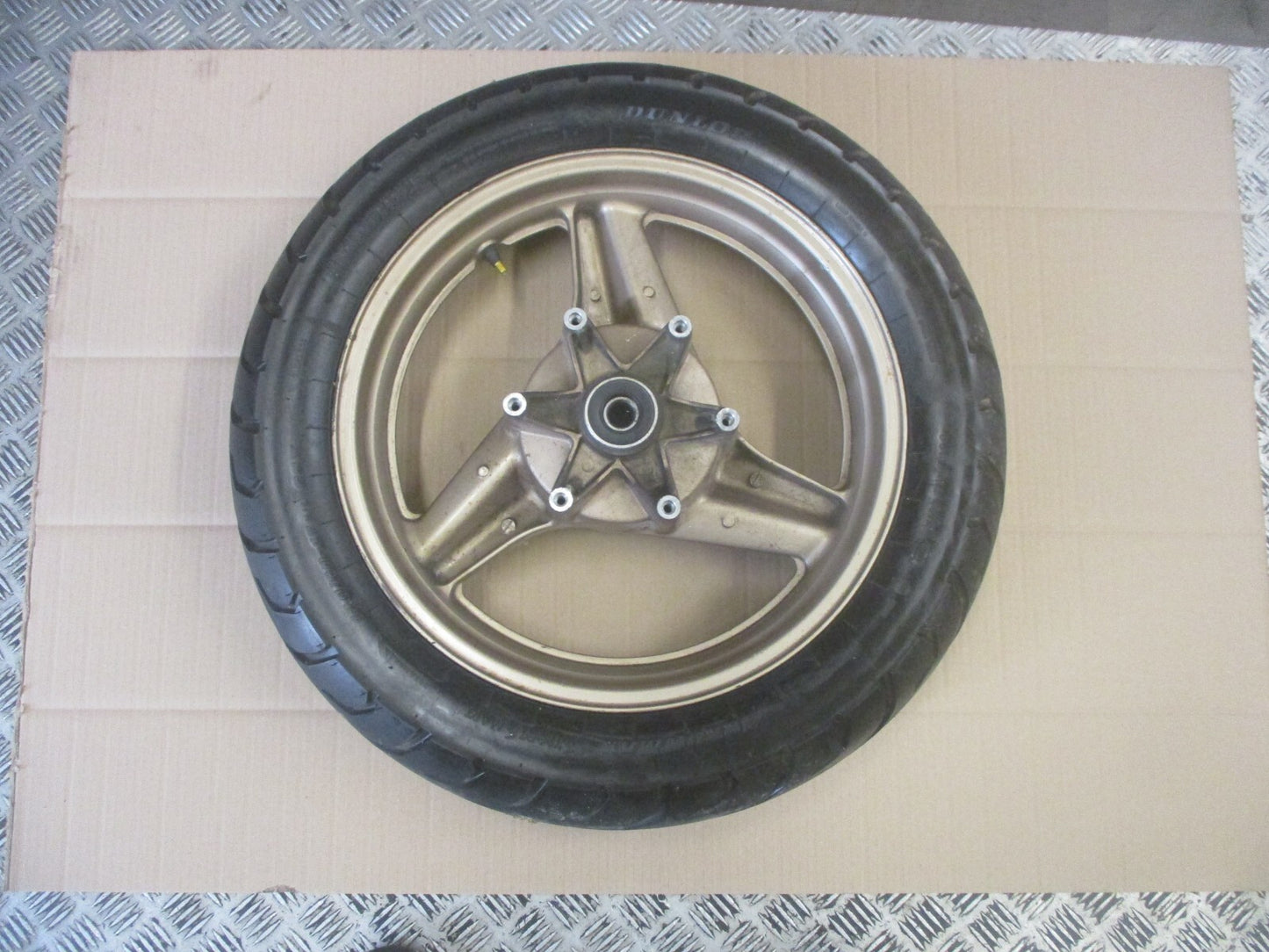 Roue arrière avec pneu très peu roulé pour Honda 750 VFR - RC24