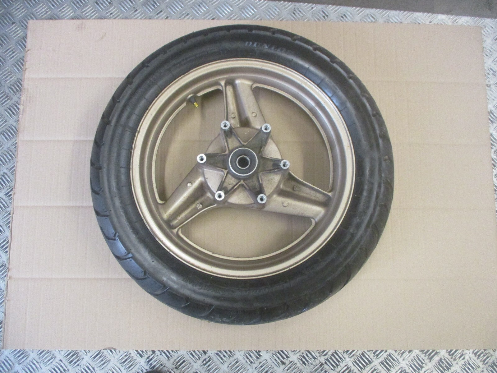 Roue arrière avec pneu très peu roulé pour Honda 750 VFR - RC24