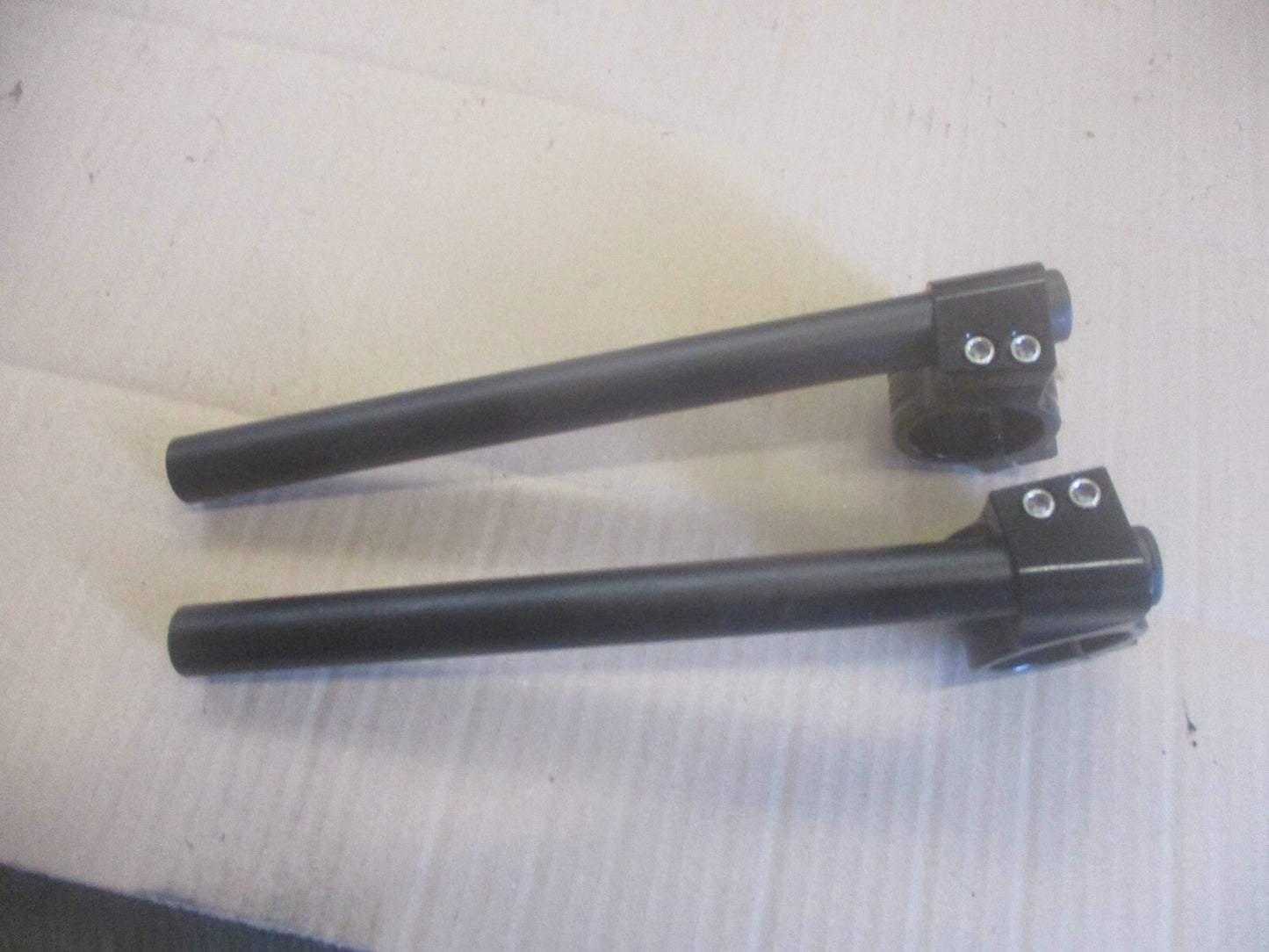 Bracelets, demis guidons pour routière sportive, pour tubes de fourche en 41mm