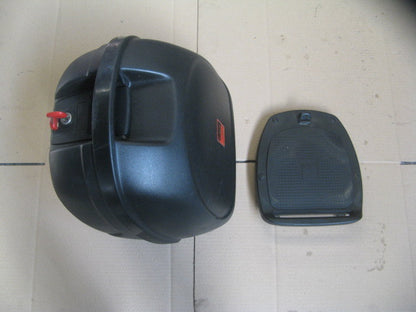 Top case GIVI + platine universelle GIVI