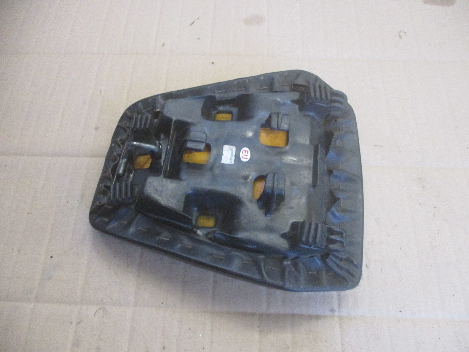 Selle passager arrière pour Honda 125 CBR - JC34