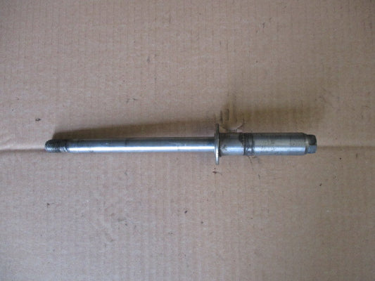 Axe de roue avant pour Suzuki 125 GZ Marauder