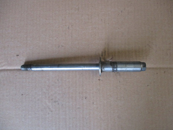 Axe de roue avant pour Suzuki 125 GZ Marauder