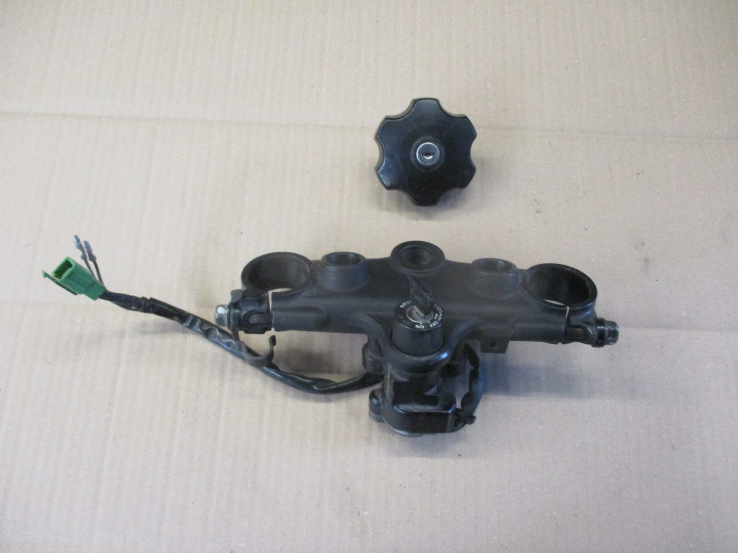 Nieman + bouchon + serrure de selle Suzuki 650 DR RS SE - SP42A - SP43A
