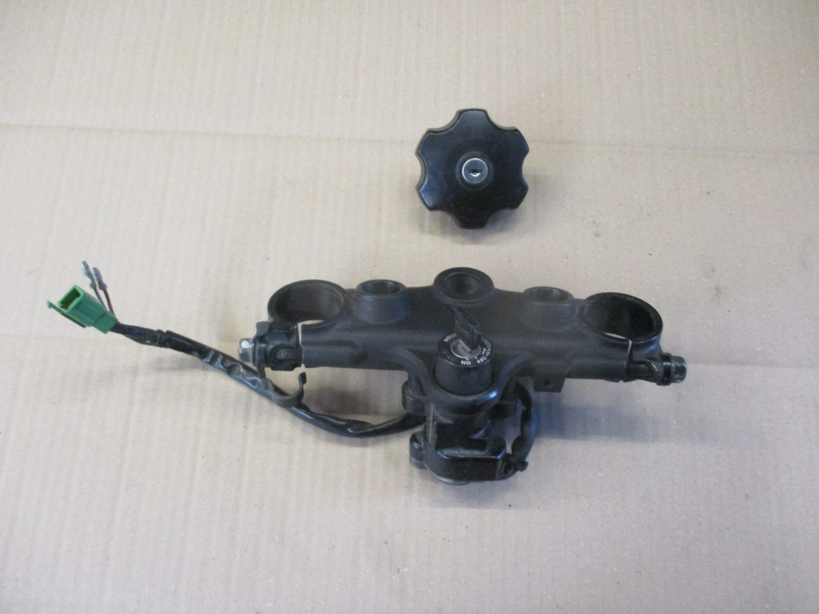Nieman + bouchon + serrure de selle Suzuki 650 DR RS SE - SP42A - SP43A