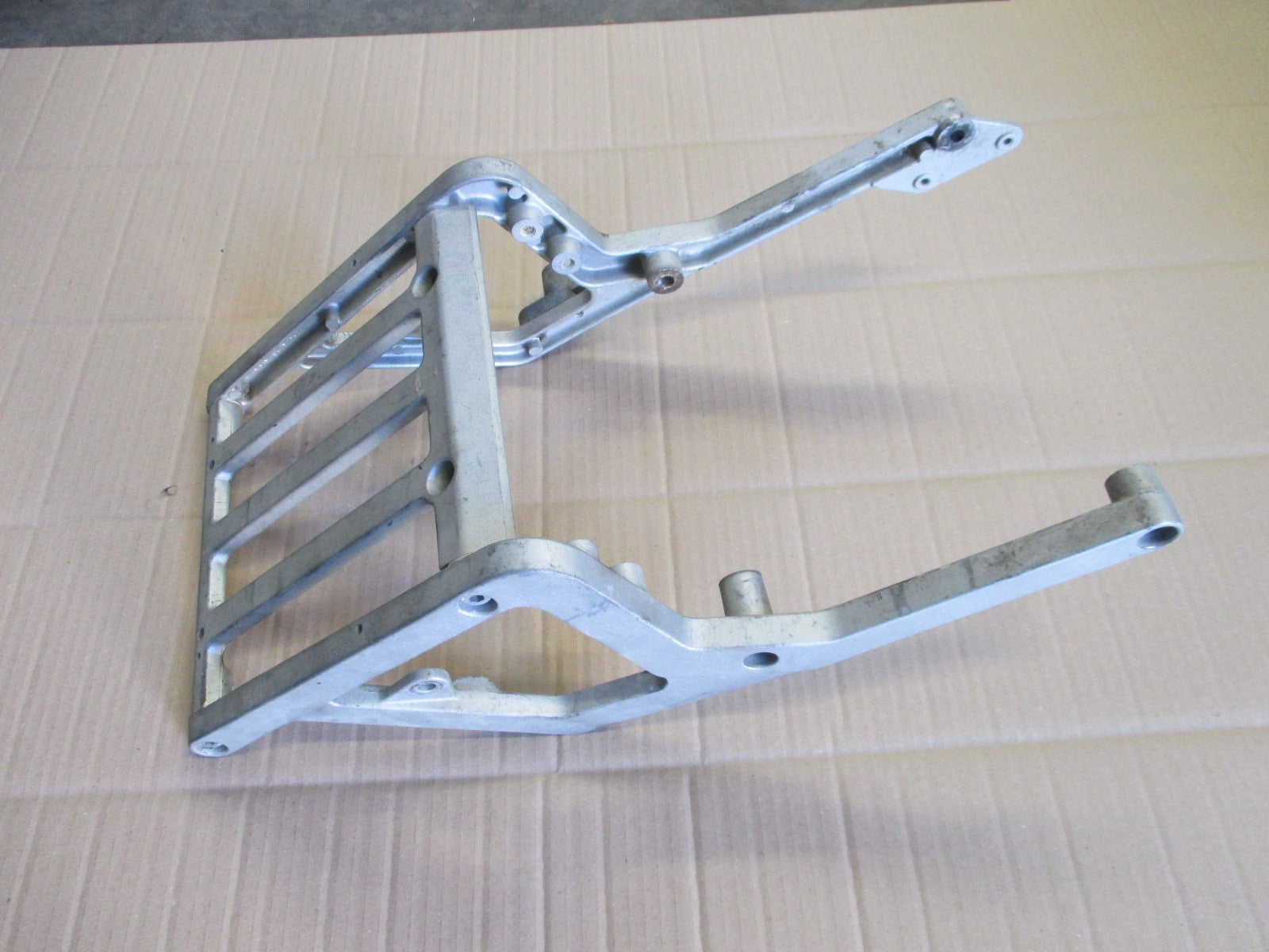 Porte bagage pour Suzuki 600 DR - 650 DR - SN41A - SP41A Djebel