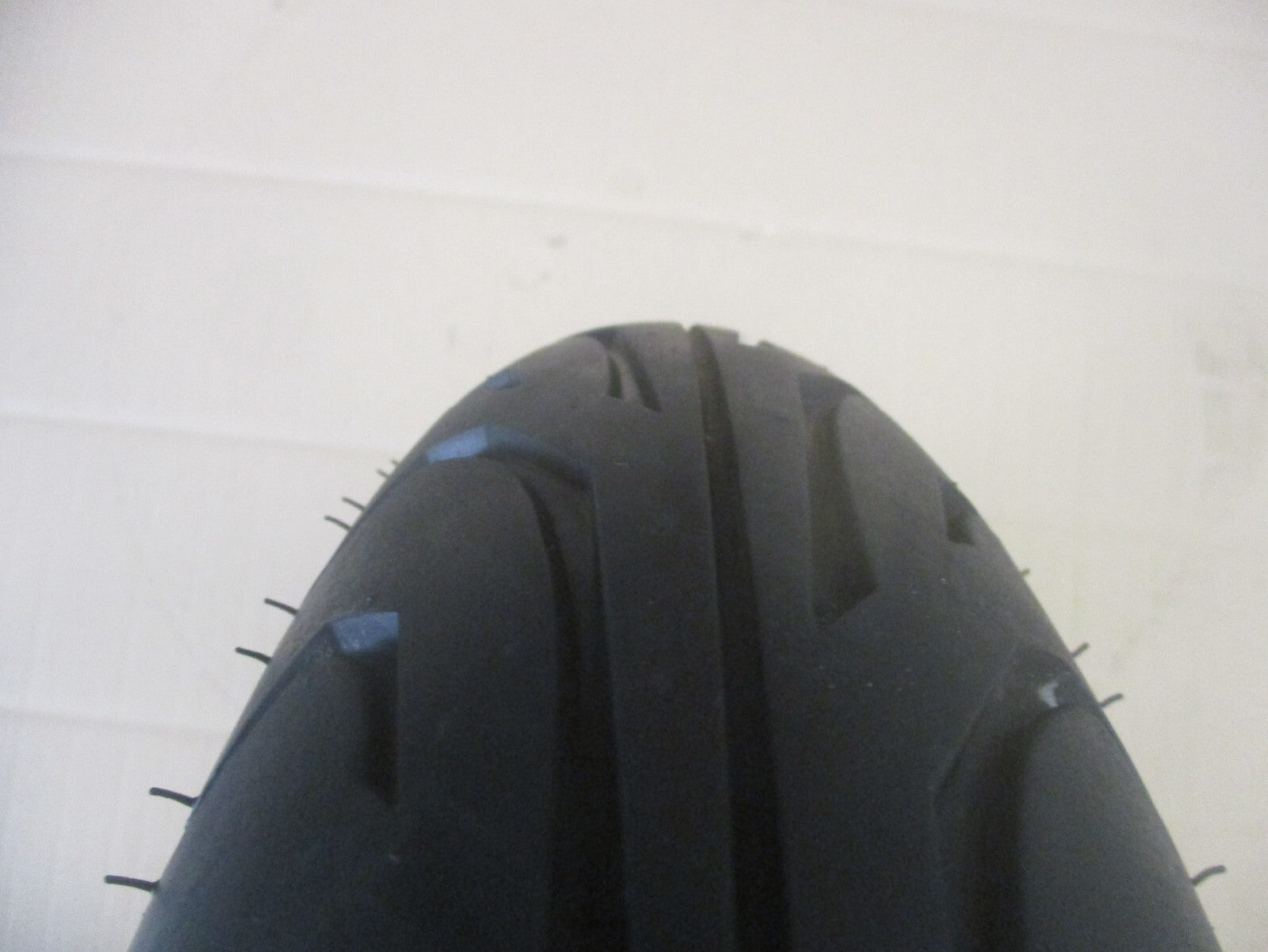Roue avant avec pneu très peu roulé pour Honda 750 VFR - RC24