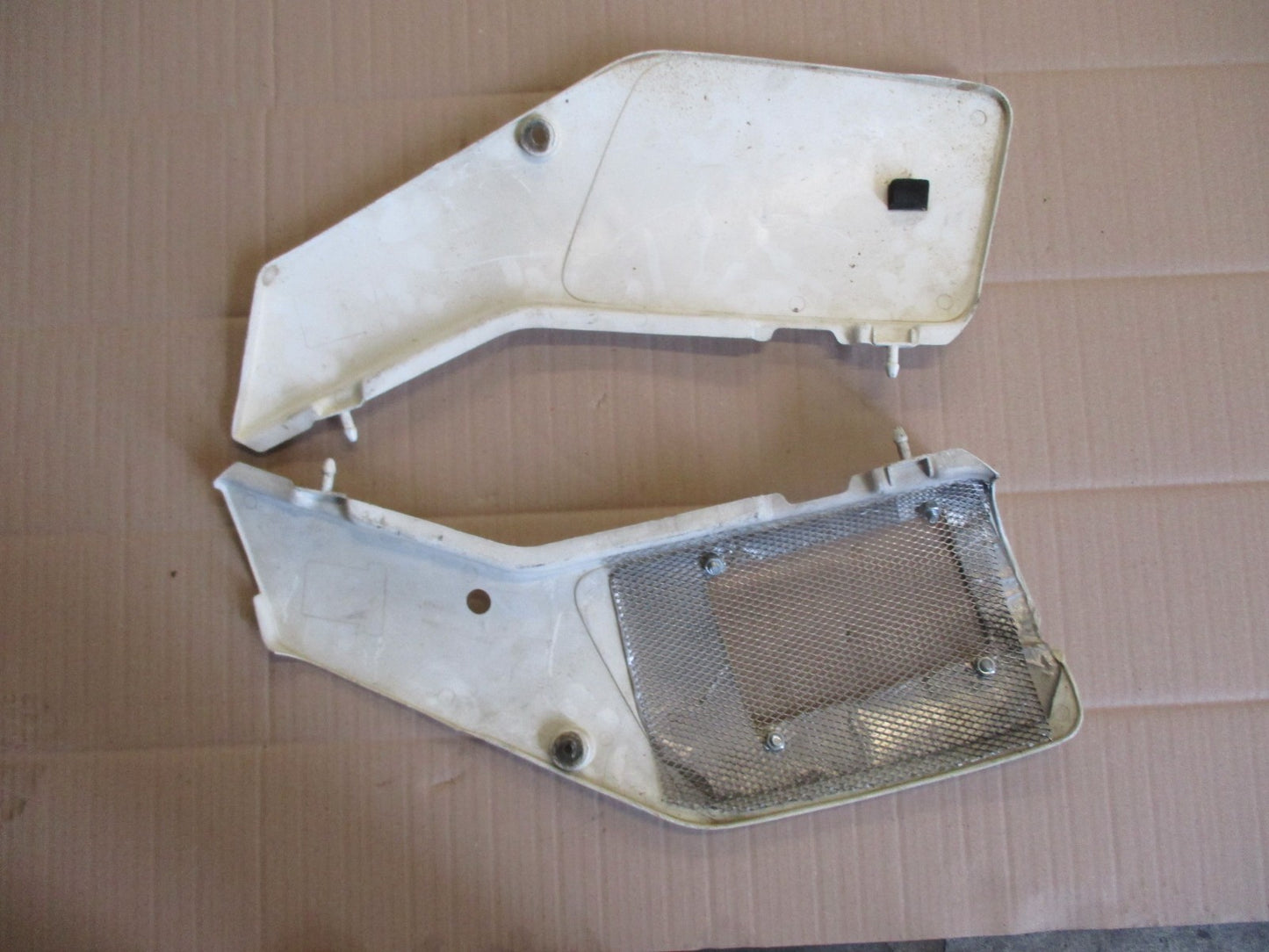 Caches latéraux pour Suzuki 600 DR - 650 DR - SN41A - SP41A