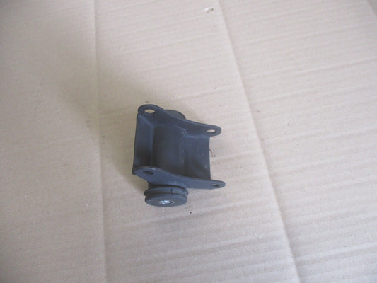Silent bloc de fixation avant du moteur pour Honda 125 Rebel - JC24A - JC26A