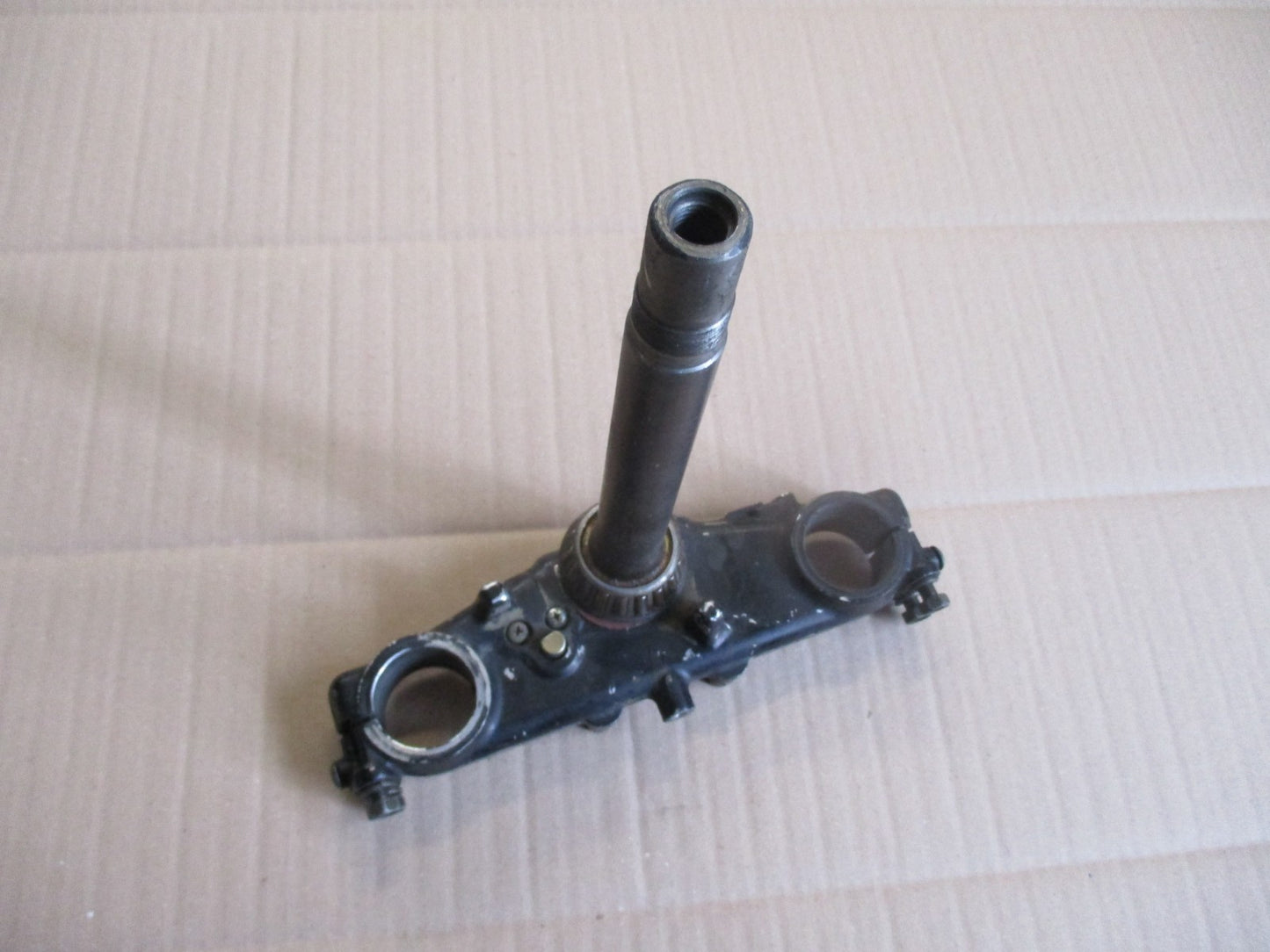 Té inférieur de fourche pour Suzuki 600 DR - 650 DR - SN41A - SP41A