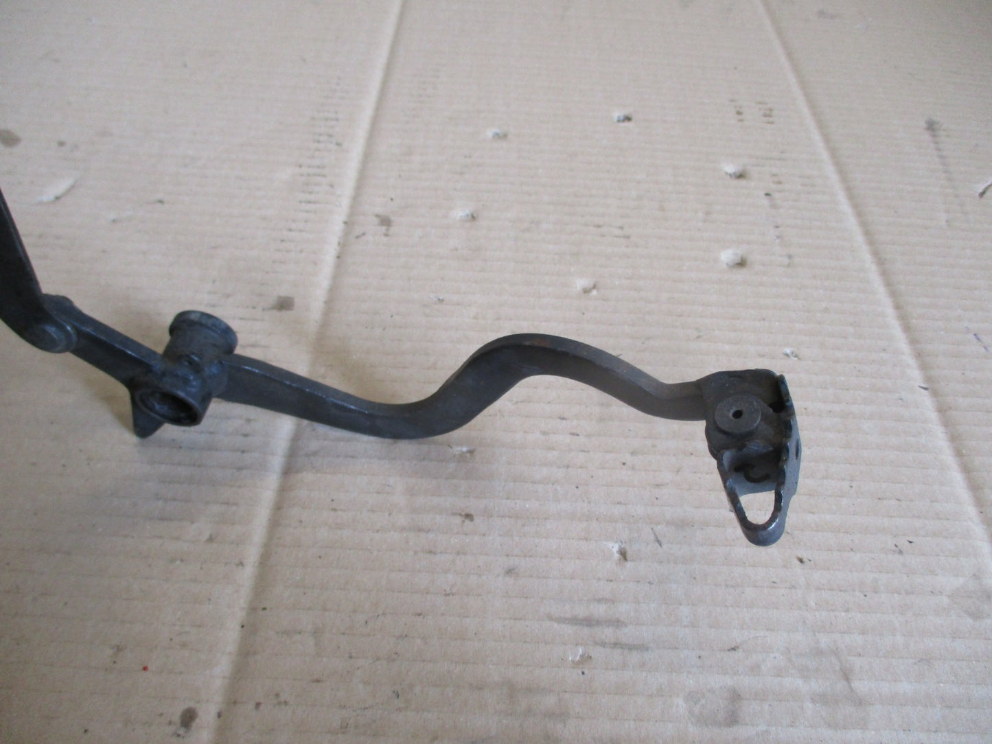 Pédale de frein AR + tige de commande Honda 125 XLR - JD04 - Modèle Phare Carré