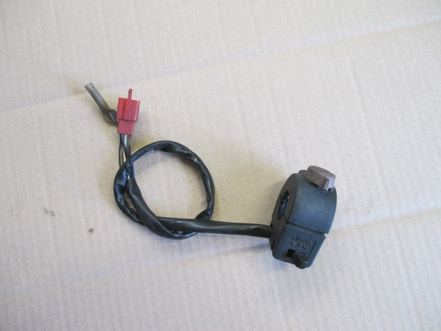 Commodo droit pour Honda 125 XLS - XR - avec connecteur rouge