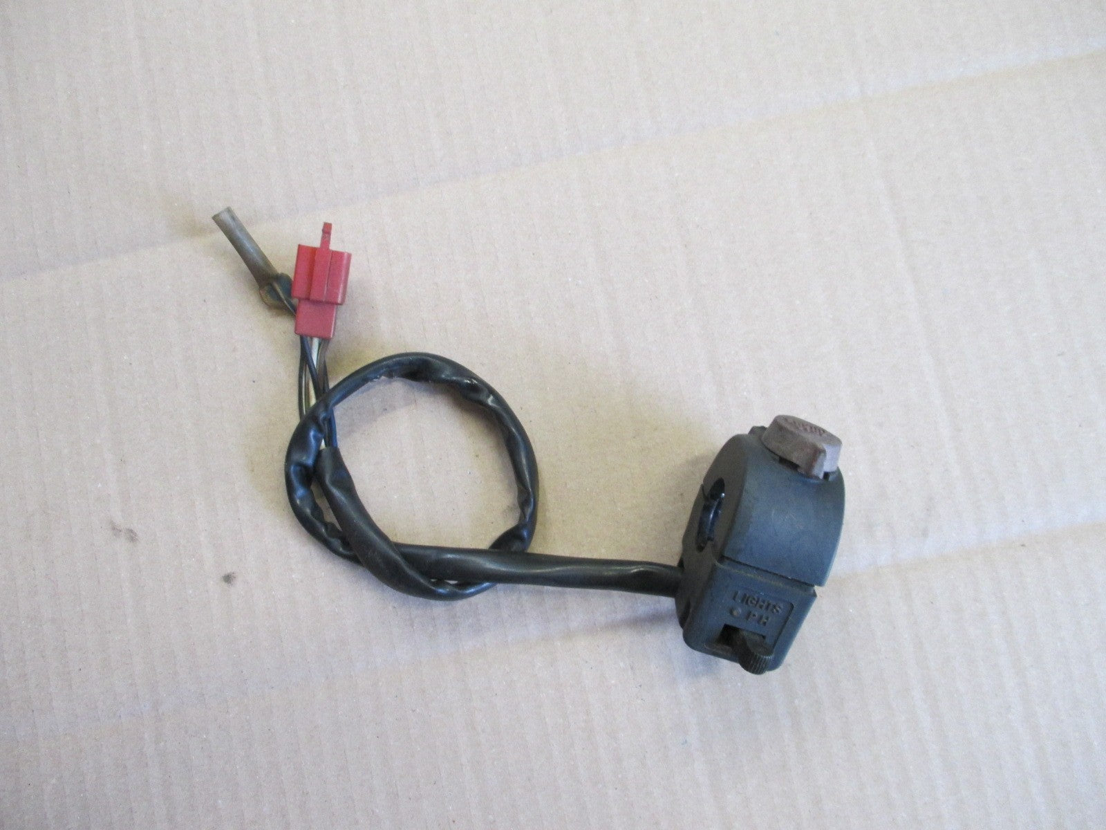 Commodo droit pour Honda 125 XLS - XR - avec connecteur rouge