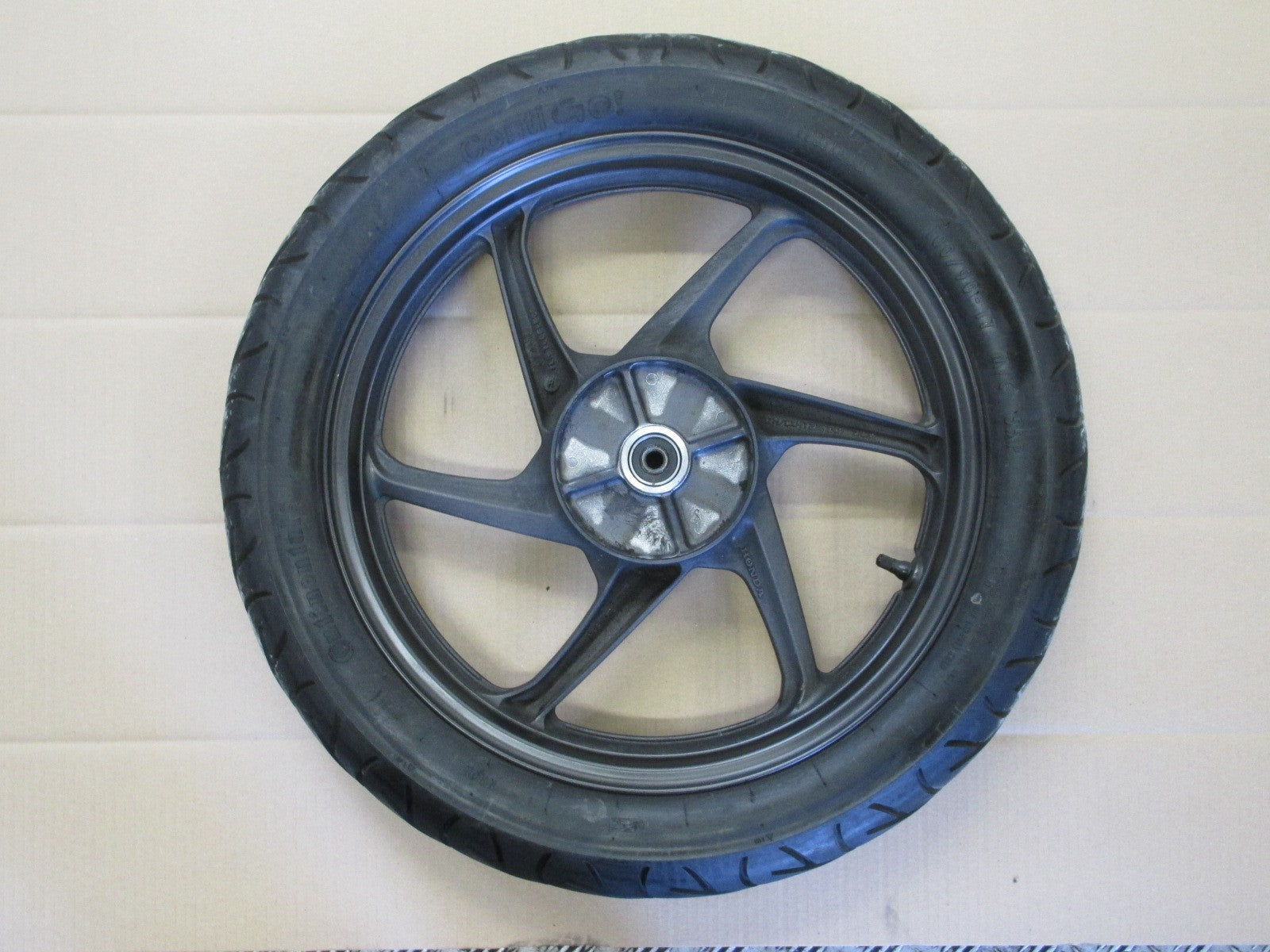 Roue arrière avec pneu peu roulé pour Honda 125 CBF - JC40A