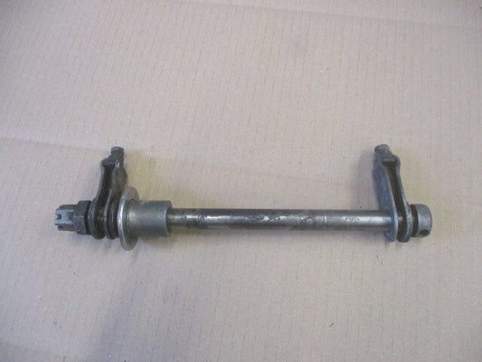 Axe de roue arrière pour Suzuki 125 TS - 1976