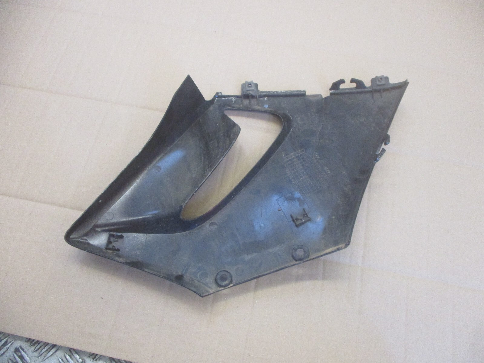 Flanc de carénage gauche pour Honda 125 CBR - JC34