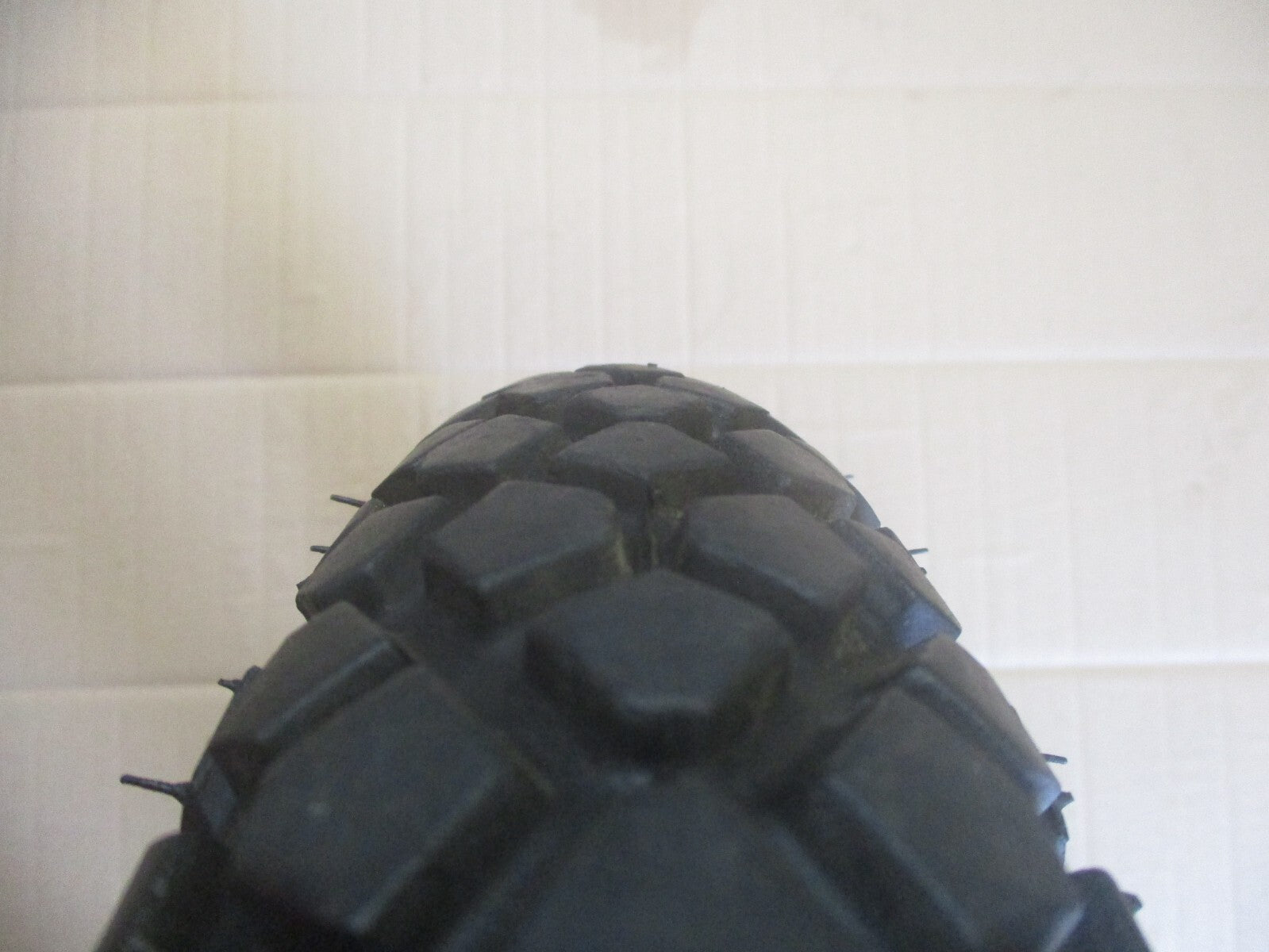 Roue avant - pneu METZELER très peu roulé Honda 125 XLR - JD04 - Frein à tambour