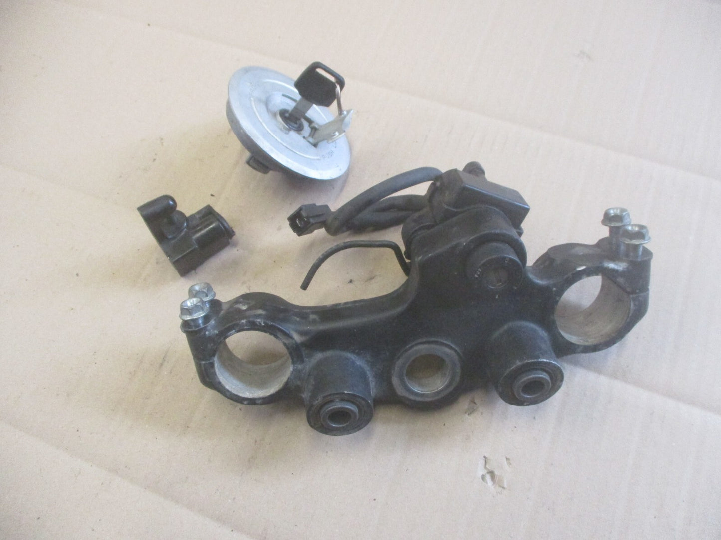 Nieman + bouchon + serrure de casque pour Honda 650 FX - VIGOR - RD09