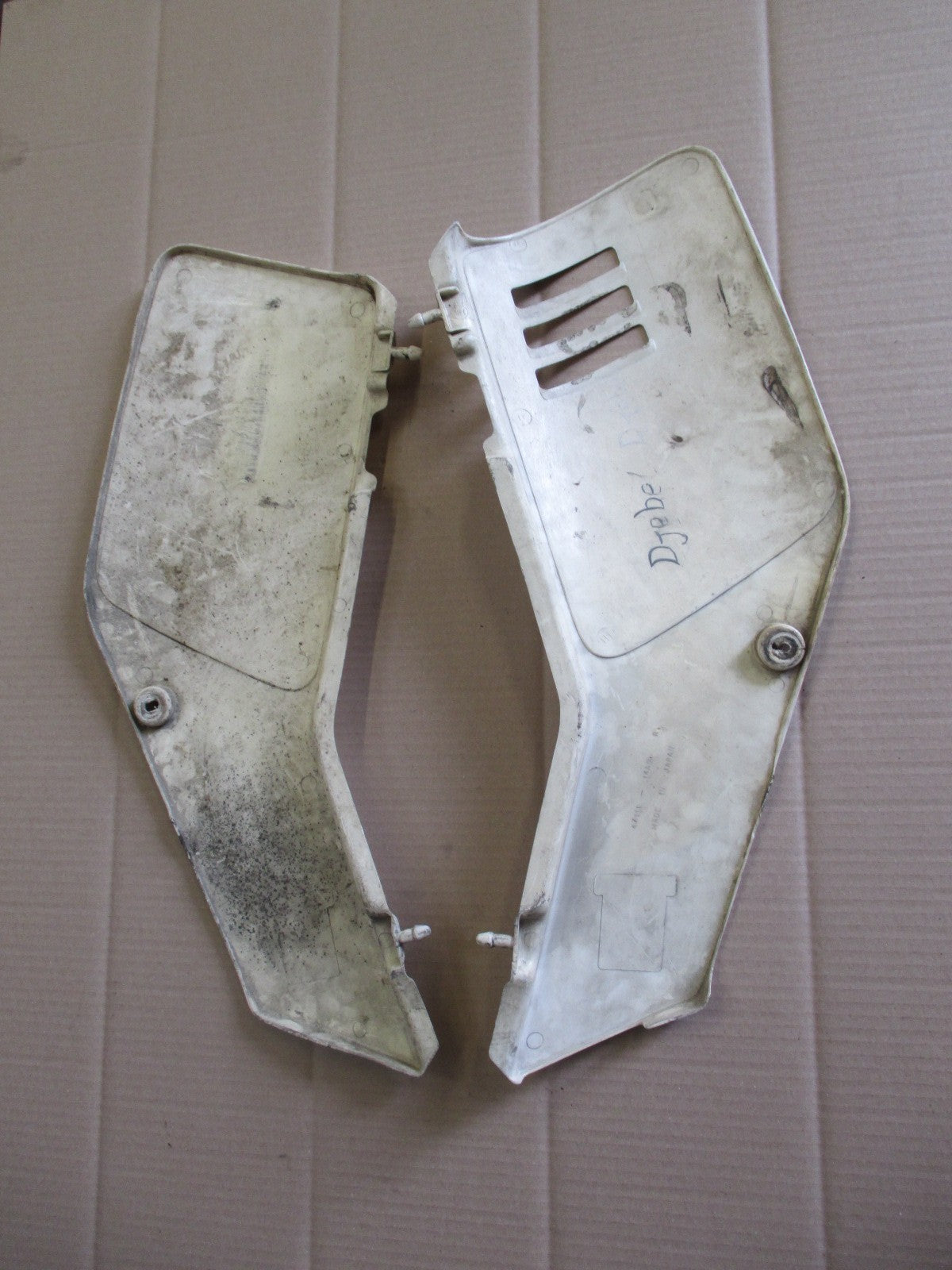 Caches latéraux pour Suzuki 600 DR - 650 DR - SN41A - SP41A