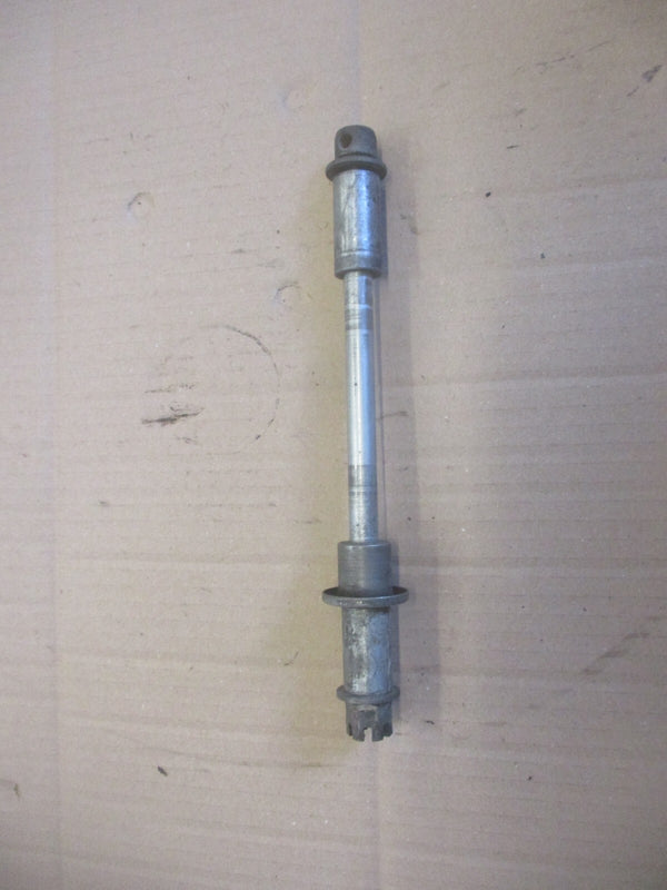 Axe de roue avant + entretoises de fourreaux de fourche pour Suzuki 125 GT