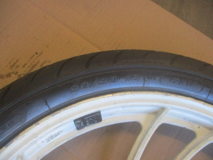 Roue avant avec pneu très peu utilisé pour Yamaha 125 RDLC - 10W