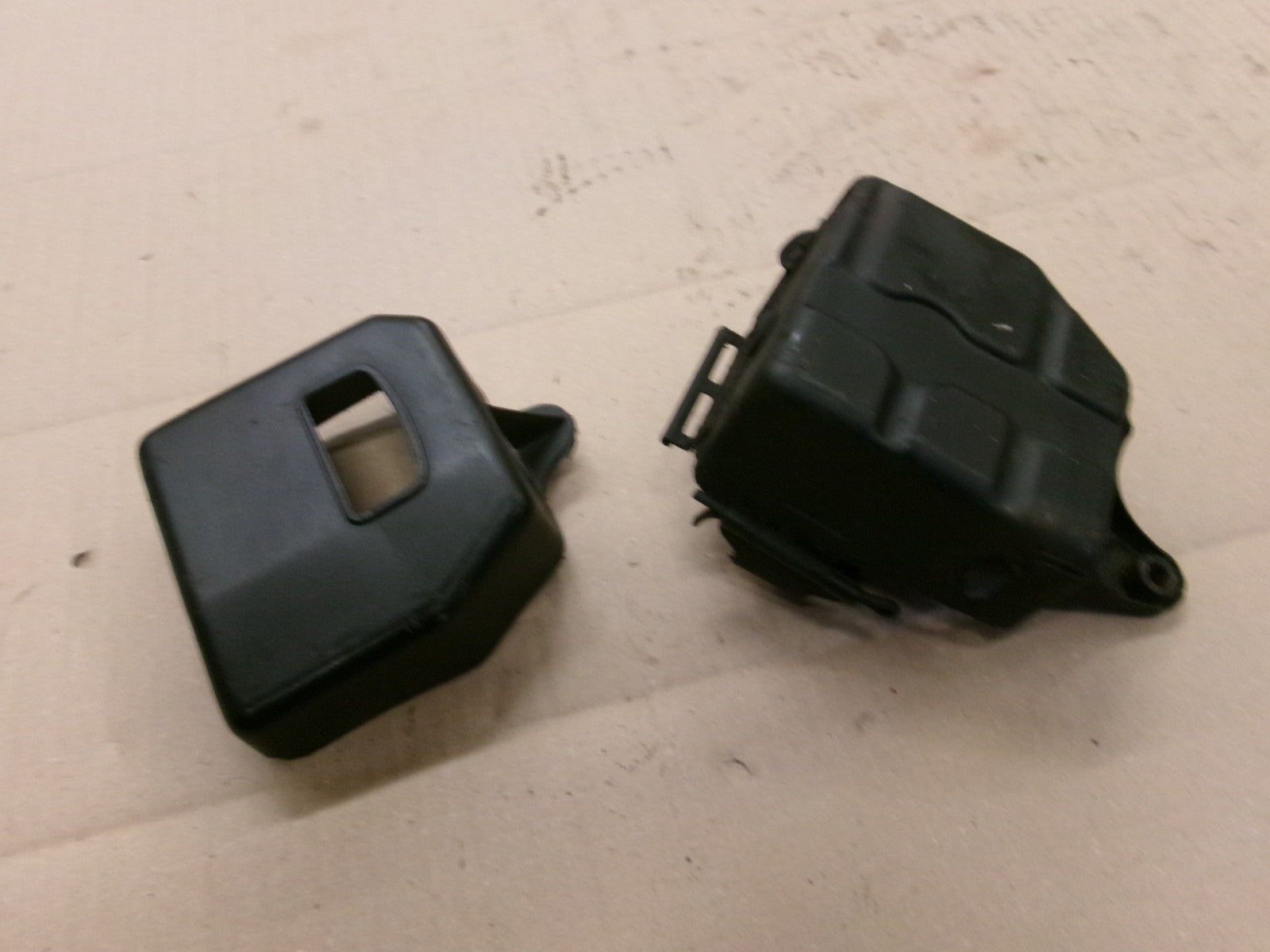 Bac support batterie + cache pour Honda 125 XLS - XR