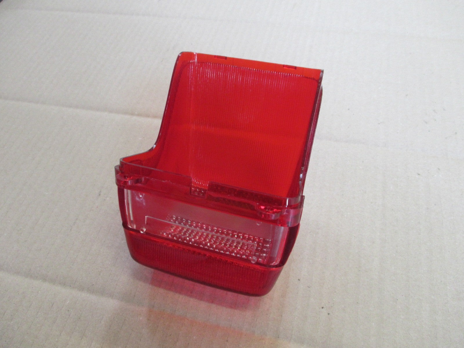Cabochon de feu arrière NEUF pour Honda 650 SLR - FX - Vigor - RD09