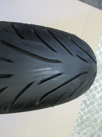 Roue arrière 8 branches avec pneu très peu roulé pour Honda 750 VFR - RC36-1