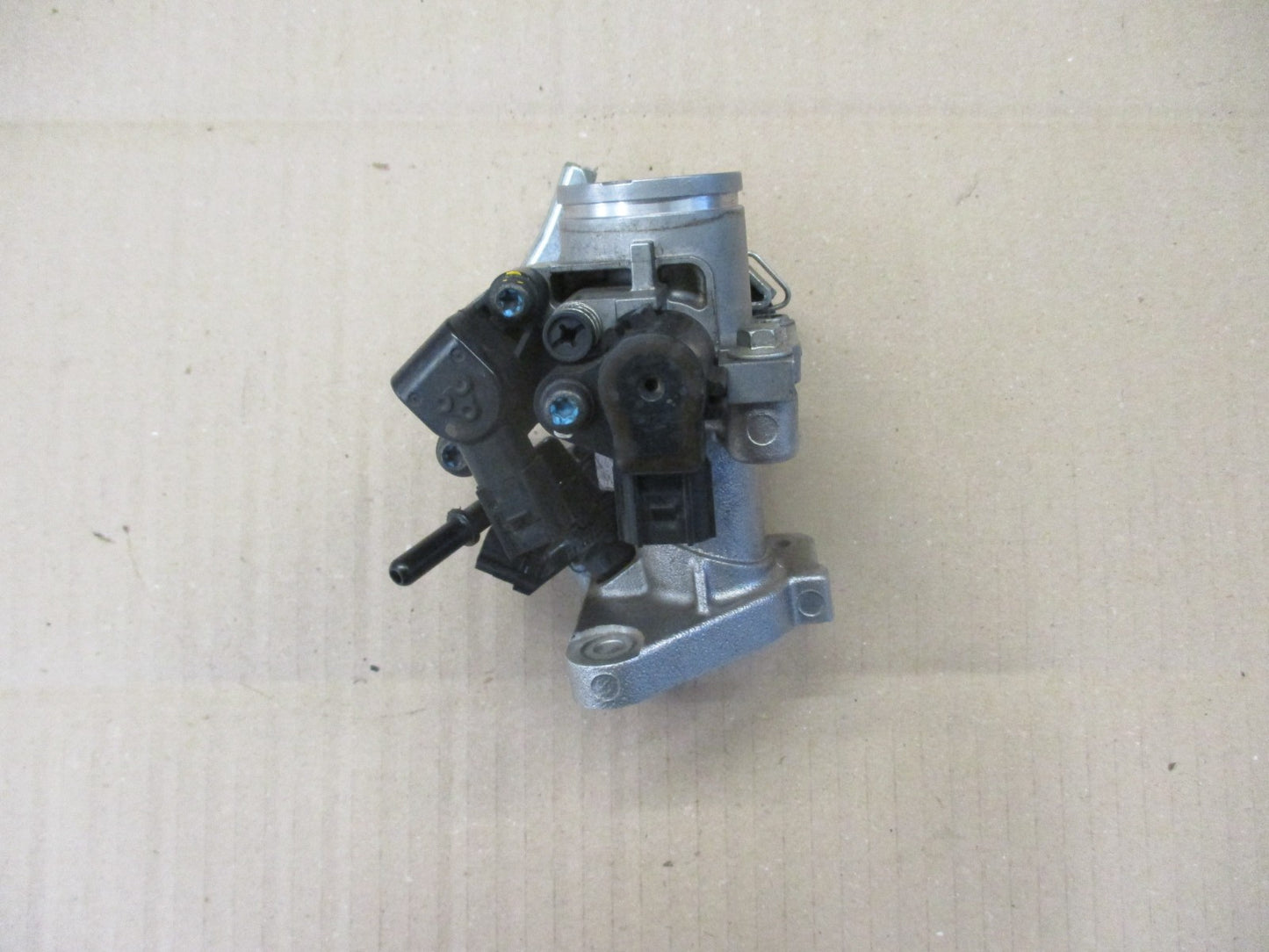 Corps papillon injection pour Honda 125 CBF - JC74