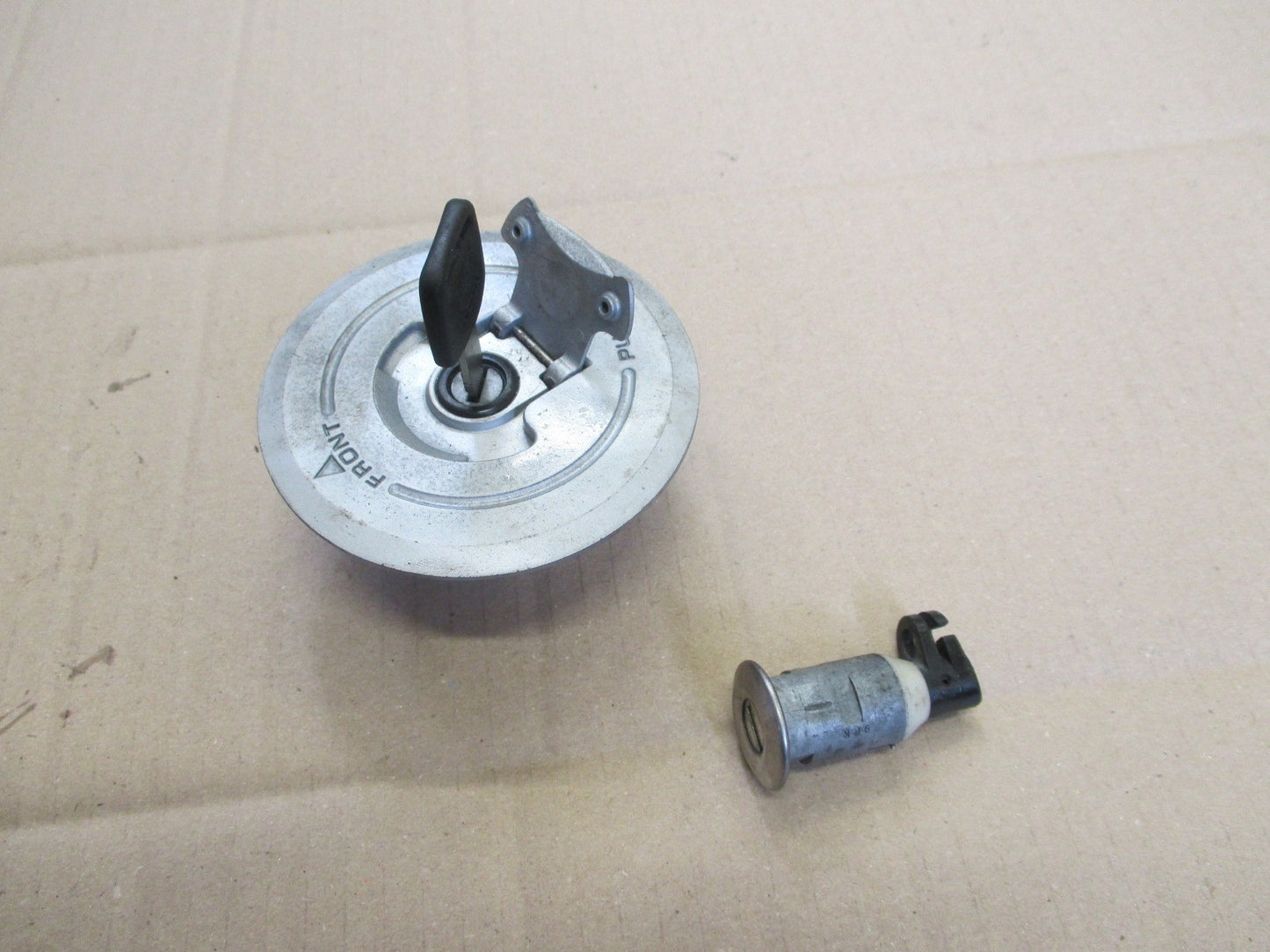 Bouchon essence + serrure de selle Honda 1000 XLV Varadéro - SD01 - 1999/2002