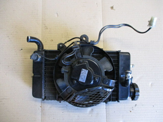 Radiateur d'eau droit + ventillateur pour Honda 650 Africa twin - XRV - RD03