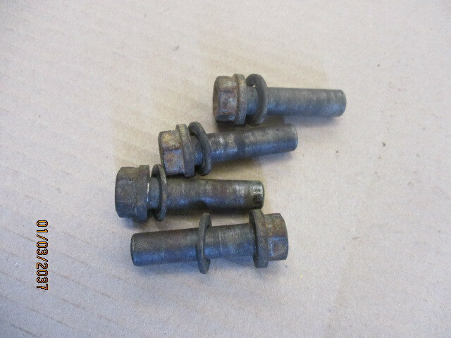 Ecrous de fixation culasse pour Yamaha 125 AT1 - AT2
