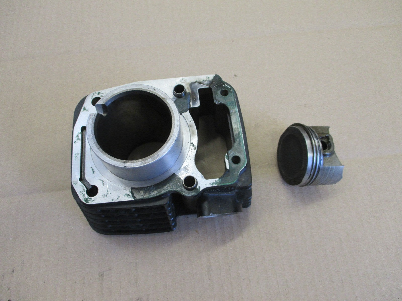 Cylindre / piston pour Honda 125 CBF - JC74