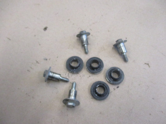 Vis de fixation des couvres culasses pour Honda 125 XLV Varadéro - JC32