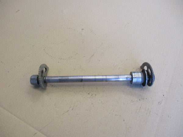 Axe de roue arrière pour Suzuki 650 DR - SP41A