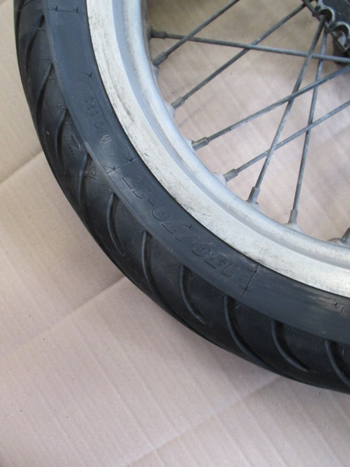 Roue arrière avec pneu MICHELIN ayant peu roulé Yamaha 125 XTX - 17 pouces