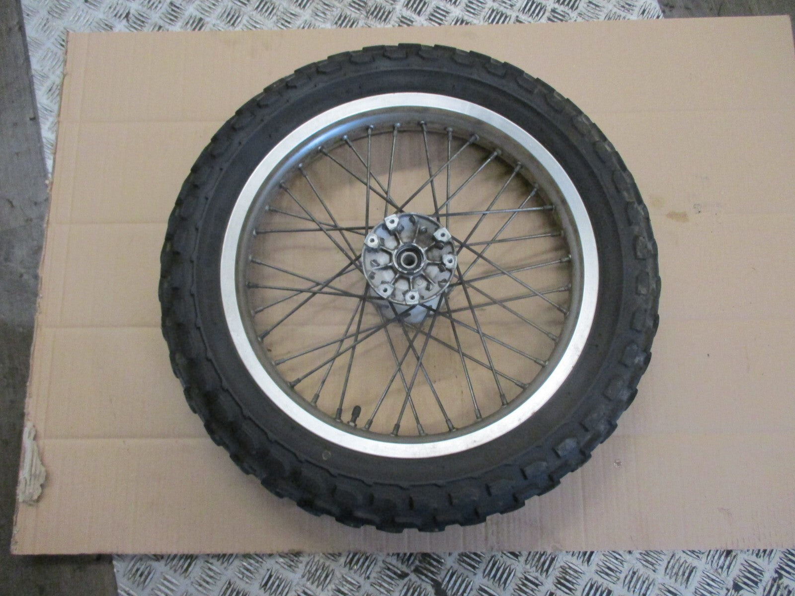 Roue avant avec pneu bon état pour Yamaha 125 TW - DE01 - DE054