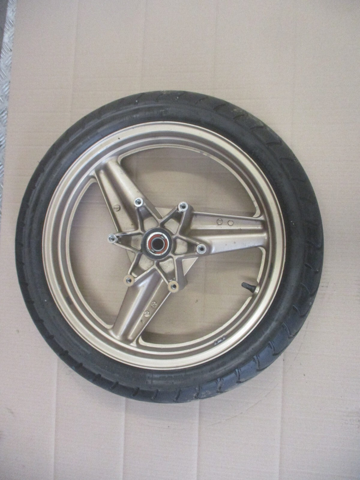 Roue avant avec pneu très peu roulé pour Honda 750 VFR - RC24